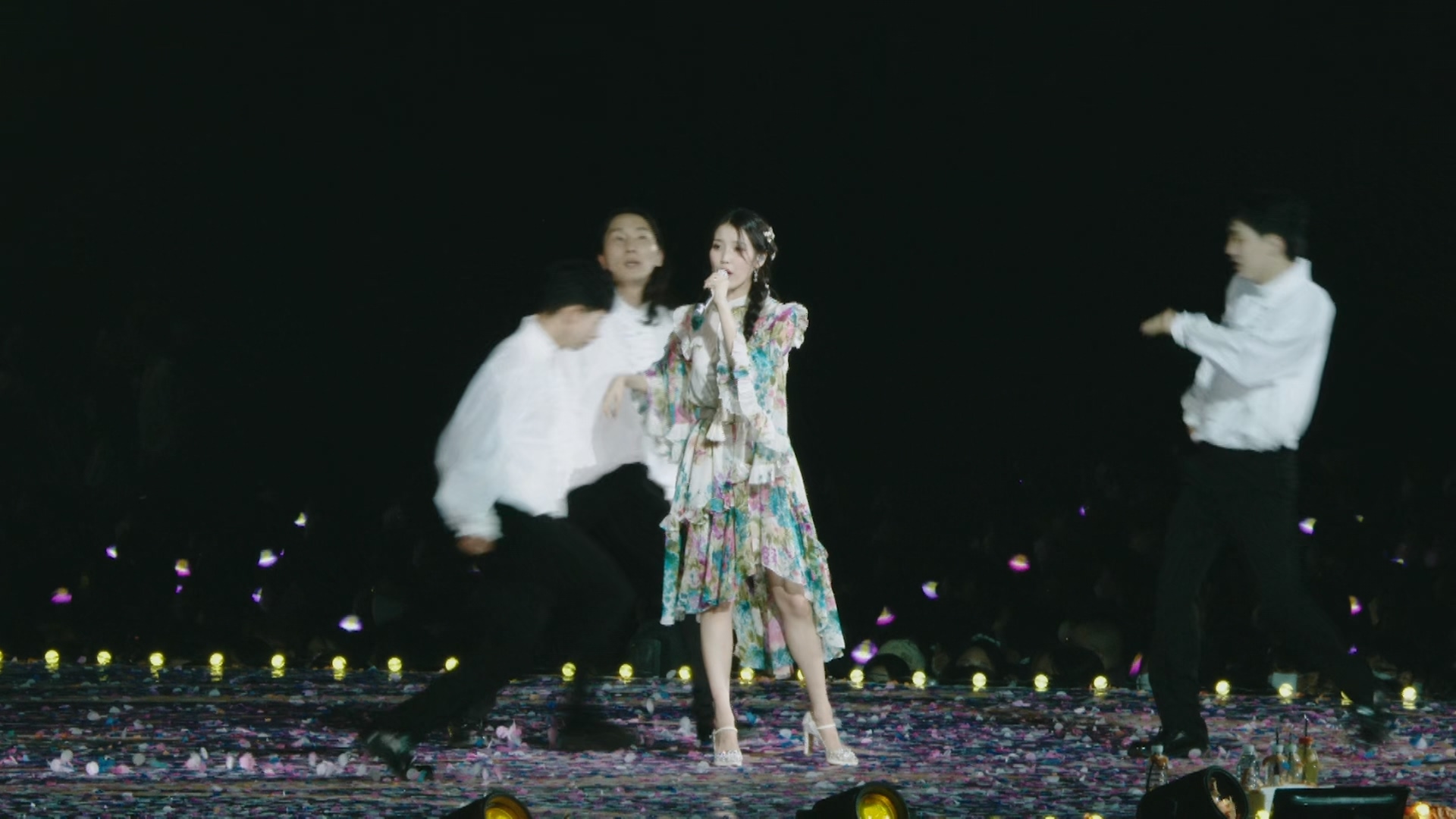 [115ed2k] [李知恩2022 IU Concert The Golden Hour演唱会][韩语DTS-HDMA5.1/原盘英简繁SUP字幕/章节][mkv/27.6G][BluRay.1080p.DTS-HD.MA.5.1.x265.10bit]