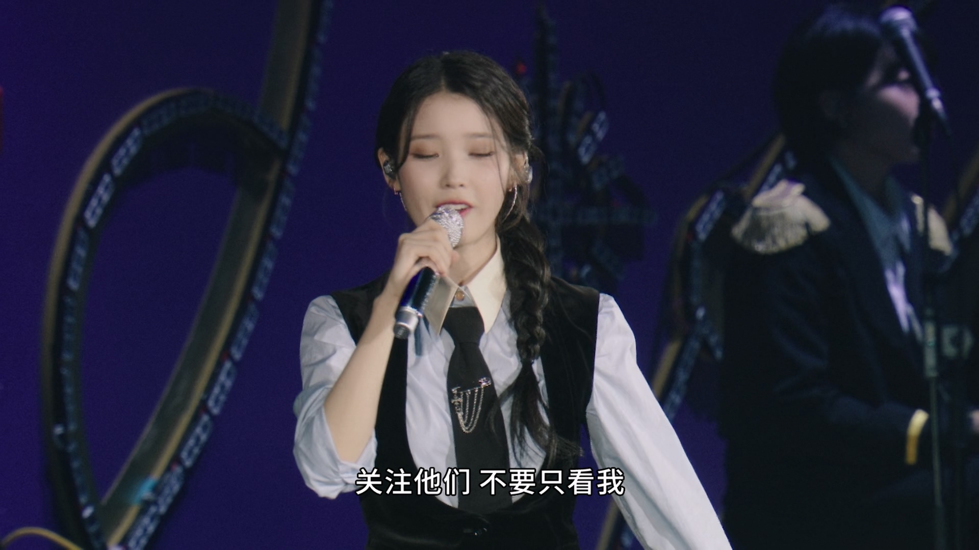 [115ed2k] [李知恩2022 IU Concert The Golden Hour演唱会][韩语DTS-HDMA5.1/原盘英简繁SUP字幕/章节][mkv/27.6G][BluRay.1080p.DTS-HD.MA.5.1.x265.10bit]