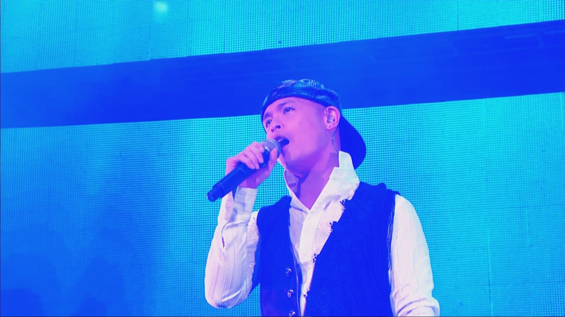 [115ed2k] [侧田泪洒红馆暂别香港2011演唱会 Justin Lo Around The World Tour 2011][ISO/37.52G]