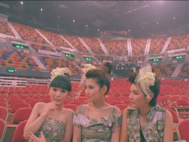 [115ed2k] [S.H.E – 移动城堡2006演唱会（平装版）][2DVD/ISO/8.4G]
