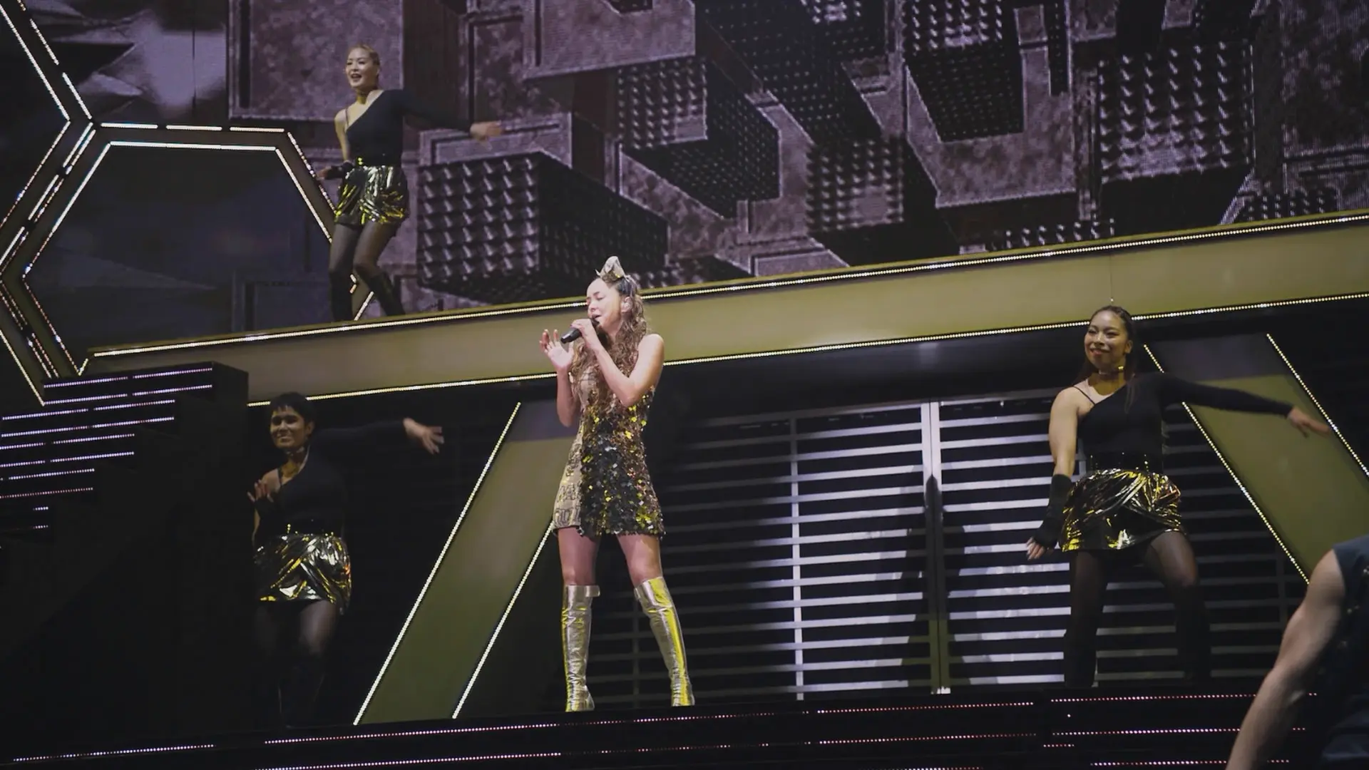 [115ed2k] [2015-2016安室奈美惠巡回演唱会][Blu-ray.1080p.H.264.LPCM][ISO/31.37 GiB]