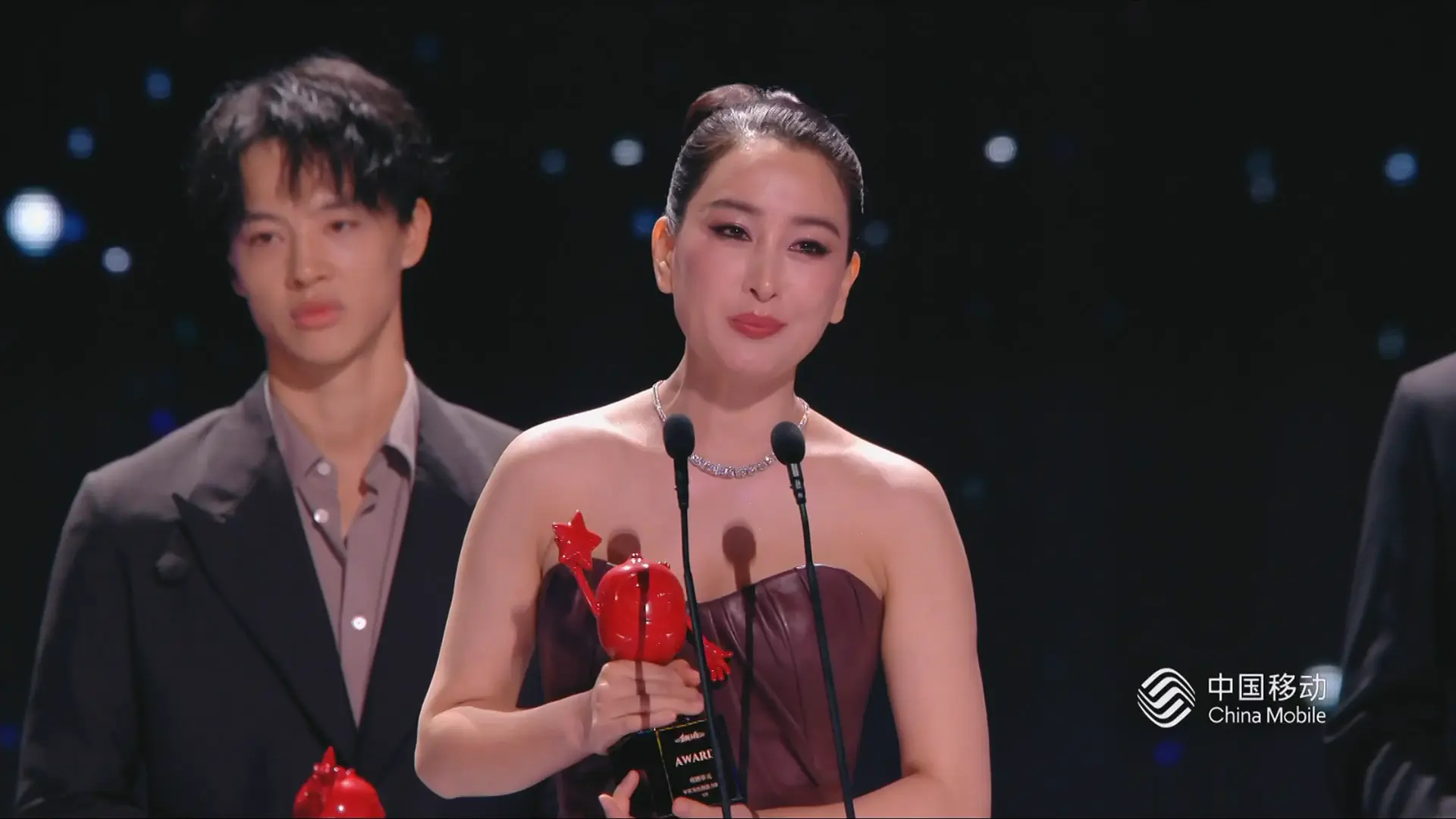 [115ed2k] [2025-爱奇艺尖叫之夜][1080p.WEB-DL.AVC.AAC][MP4/19.28 GiB]