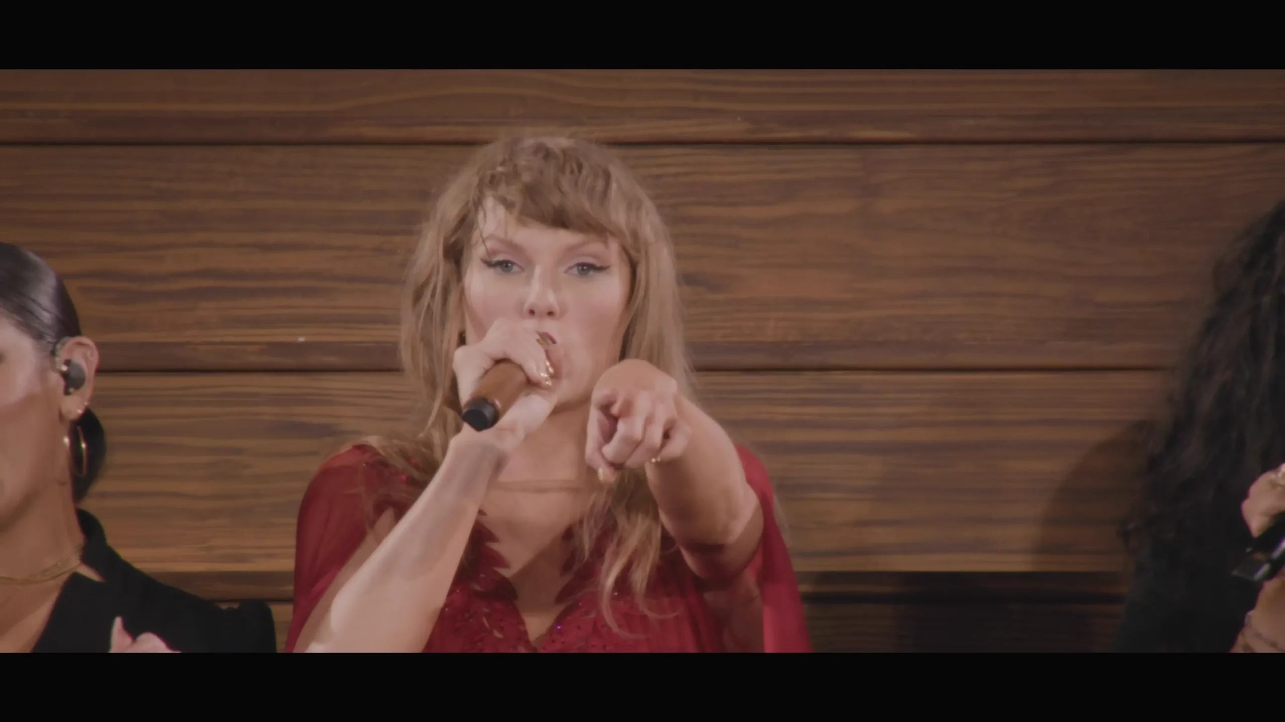 [115ed2k] [2025-泰勒·斯威夫特：时代巡回演唱会终场秀][2160p.DSNP.WEB-DL.H265.HDR.DDP5.1][MKV/23.14 GiB]