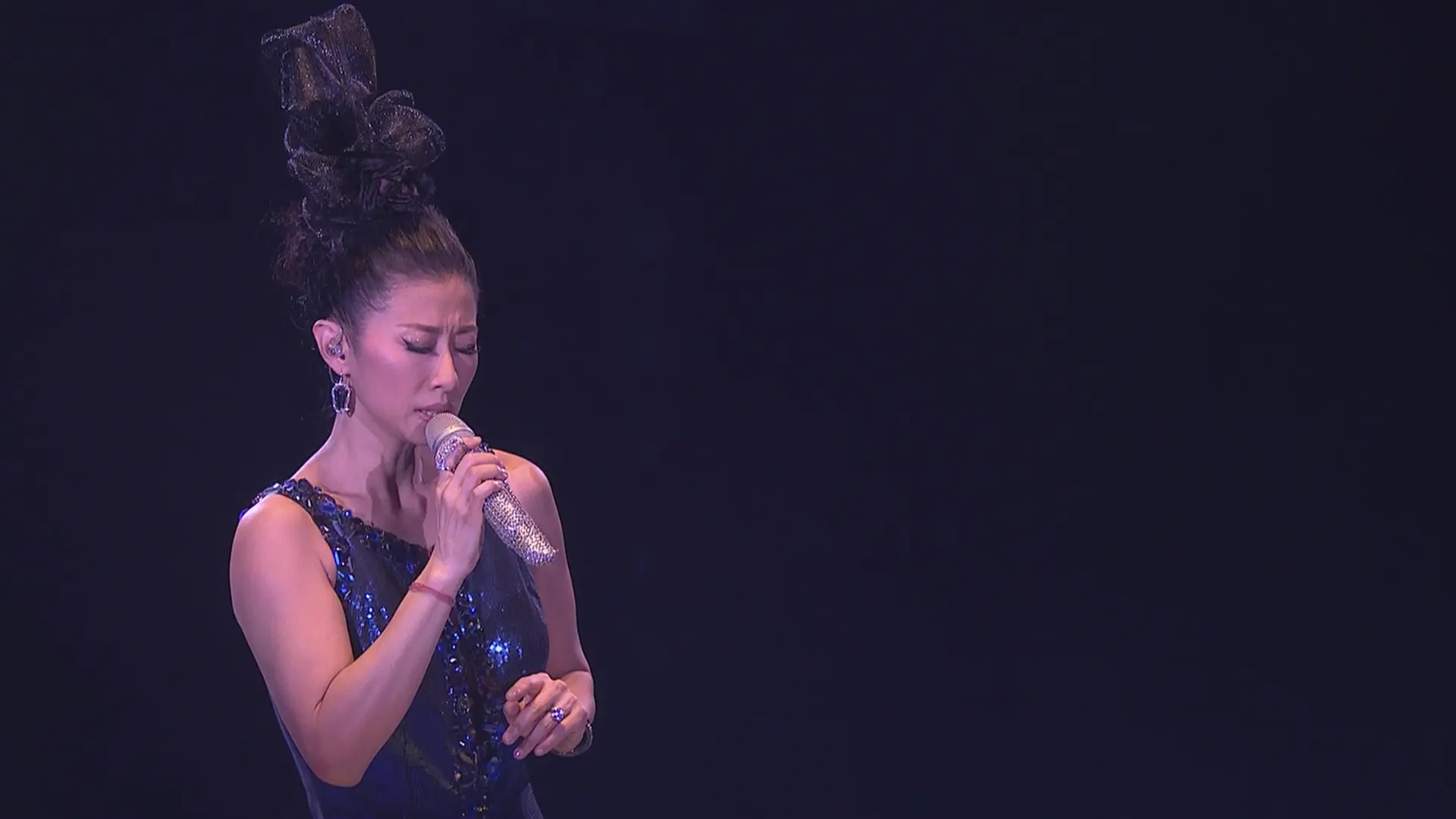 [115ed2k] [叶倩文 - 2012 完全是你 香港红馆演唱会][Blu-ray 1080p AVC DTS-HD MA 5.1 ][ISO/43.91 GiB]