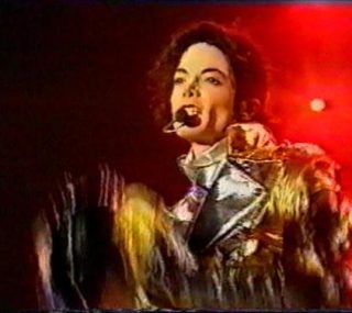 [115ed2k] [迈克尔.杰克逊 – 1997年芬兰—赫尔辛基历史演唱会][ISO/7.68G]