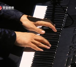 [115ed2k] [张敬轩Hinsideout红馆演唱会.Hins.Cheung.Hinsideout.Live.2018][无损音轨/章节歌名/伴唱][mkv/23G][BluRay.1080p.x265.10bit.DTS.HD-MA.5.1]